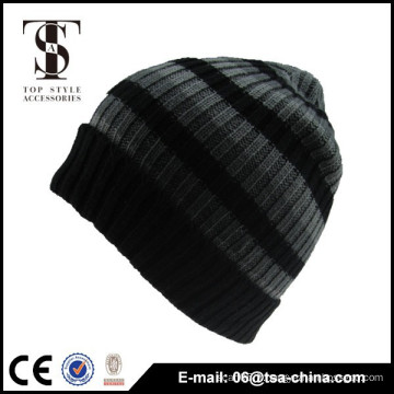 Bonnet de bonnet en tricot fait sur mesure